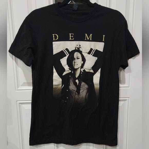 Demi Lovato 2016 black concert tshirt women's size Medium - Picture 1 of 6